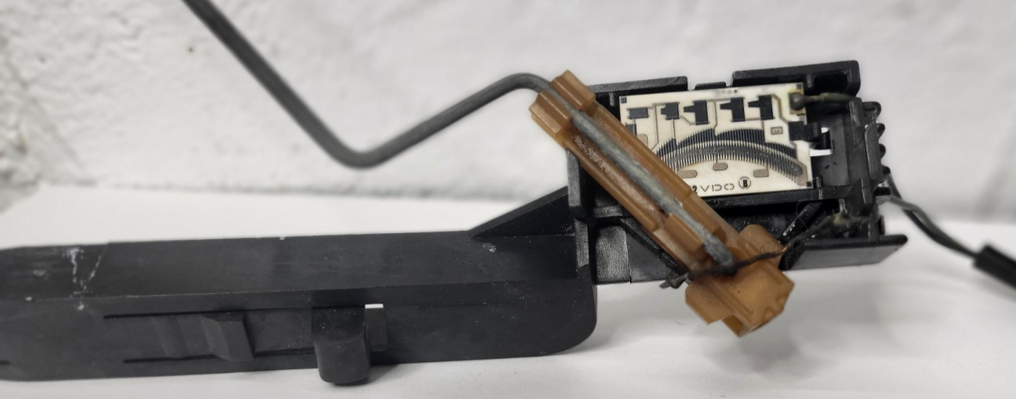 Audi B5 A4 S4 OEM Fuel Level Sending Unit - 8D0979673B