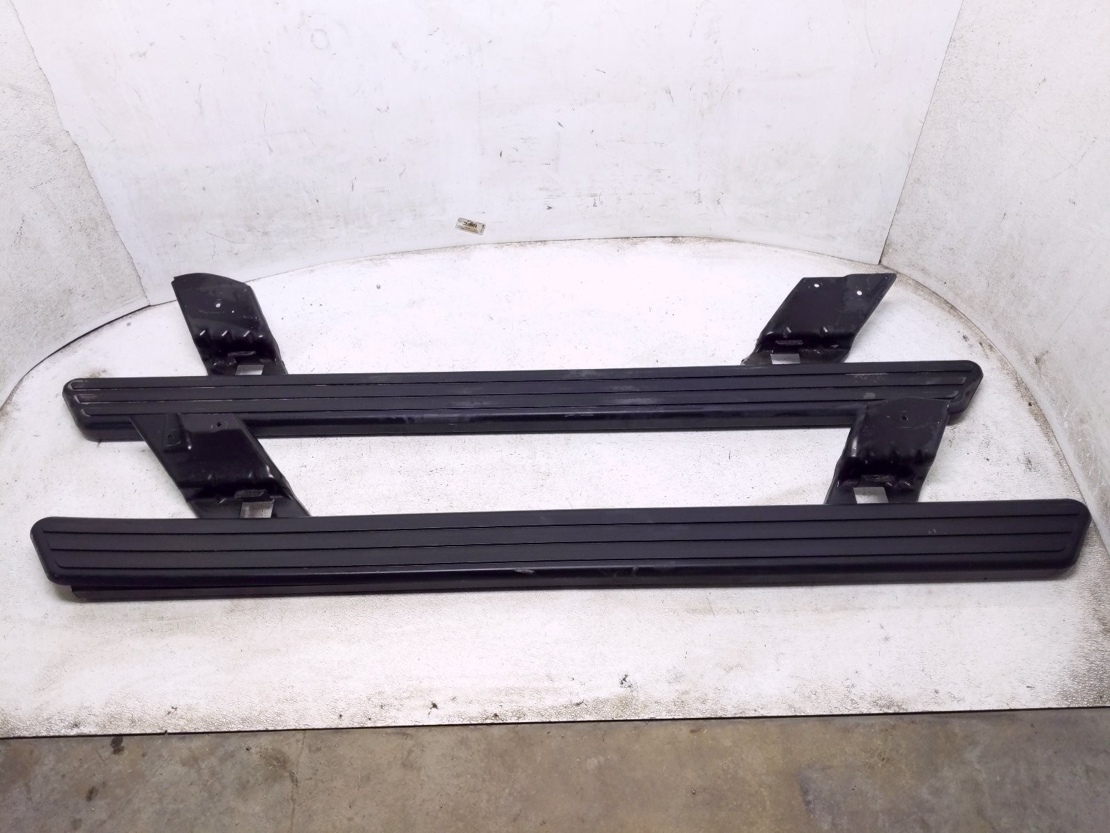 2016-2019 Ford Explorer Side Steps Pair Hb5z-16450-A