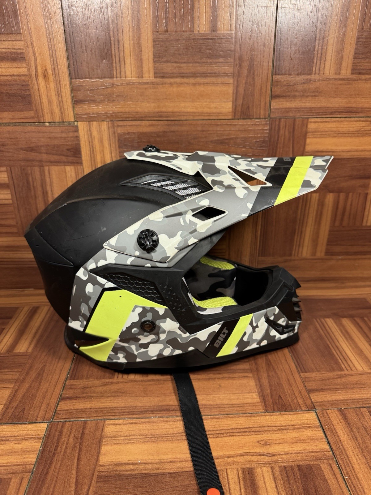 Bilt Lux Sleek Motorcycle Helmet Black/White Color Model Aftershock