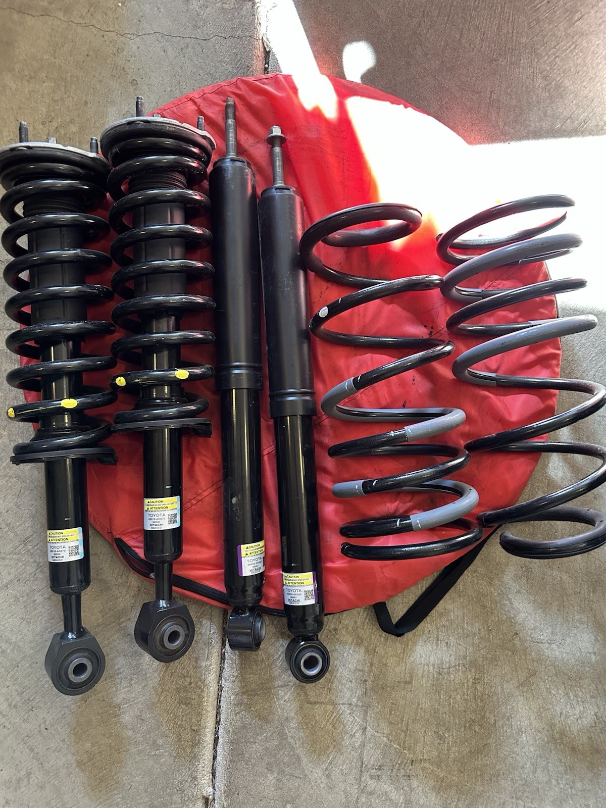 2024 - 2026 TOYOTA TACOMA OEM HITACHI FRONT STRUT & REAR SHOCK SET 🔥🔥 2024 - 2026 TOYOTA TACOMA OEM HITACHI FRONT STRUT & REAR SHOCK SET 🔥🔥