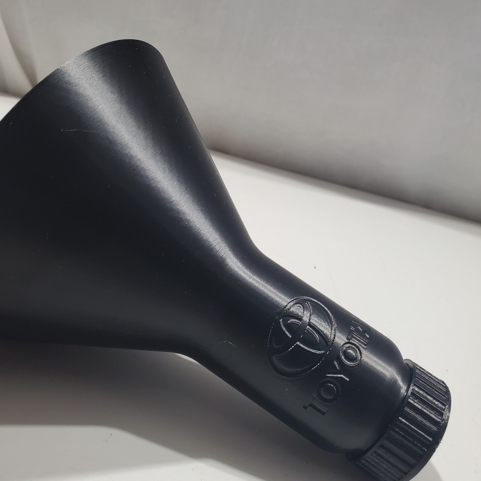 Funnel for Lexus Toyota oil with screw on cap