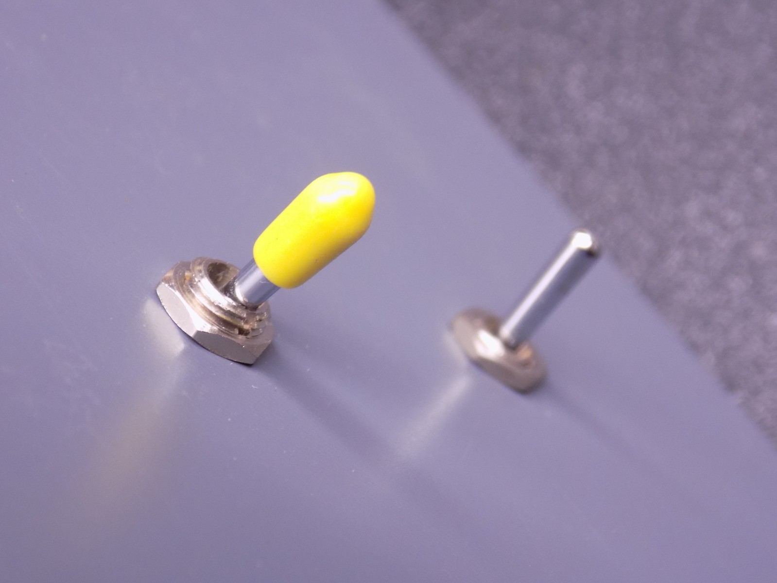 MINIATURE TOGGLE SWITCH BAT CAPS,SLIP-ON YELLOW VINYL , QTY:30