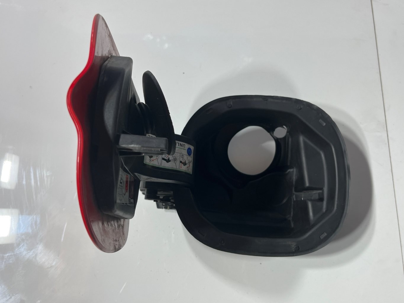 2018-2024 FIAT 500X Fuel door 2018-2024 FIAT 500X Fuel door