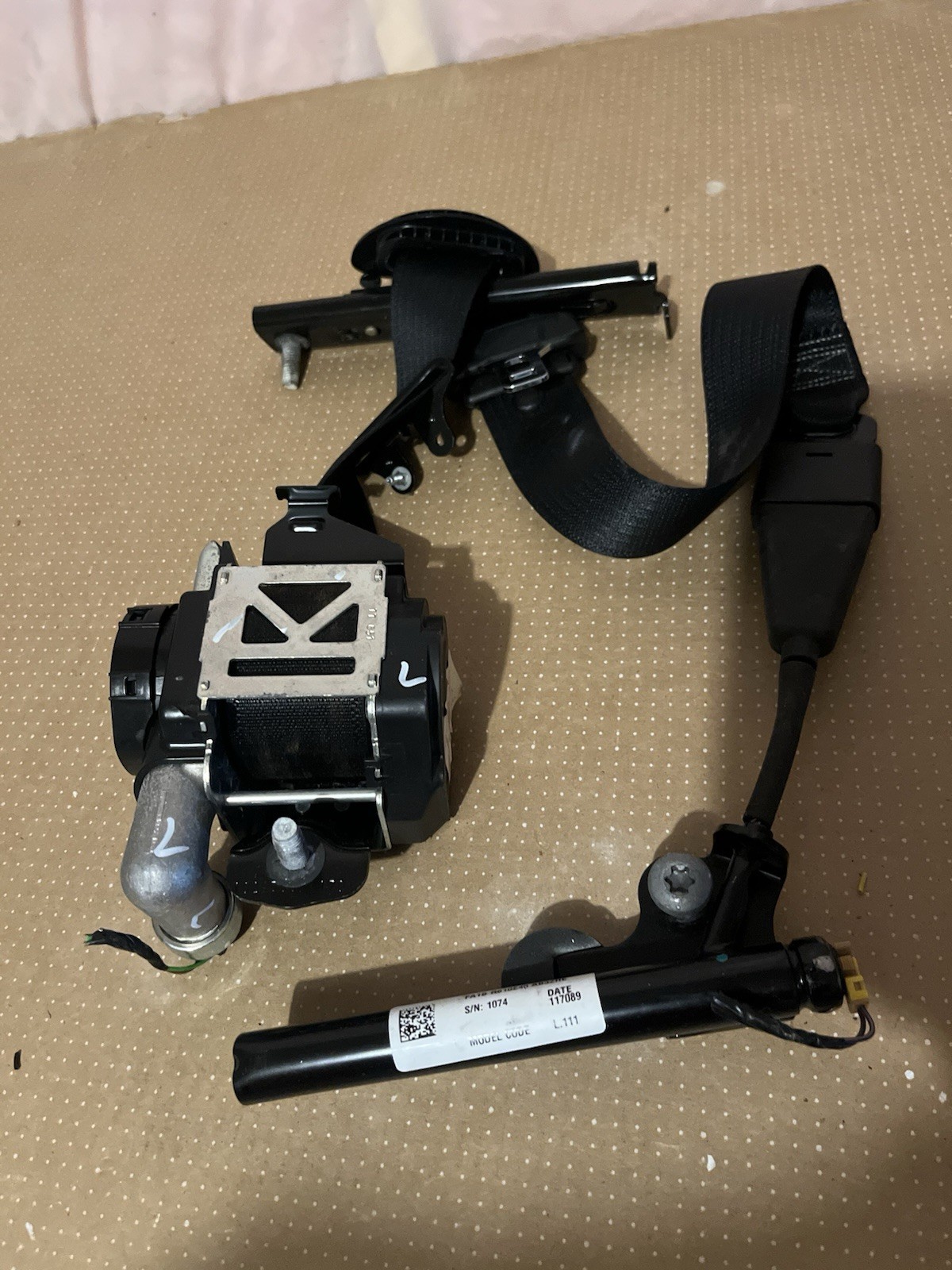 '16-'18 LINCOLN MKX Front Seat Belt Driver Side Left Retractor black OEM