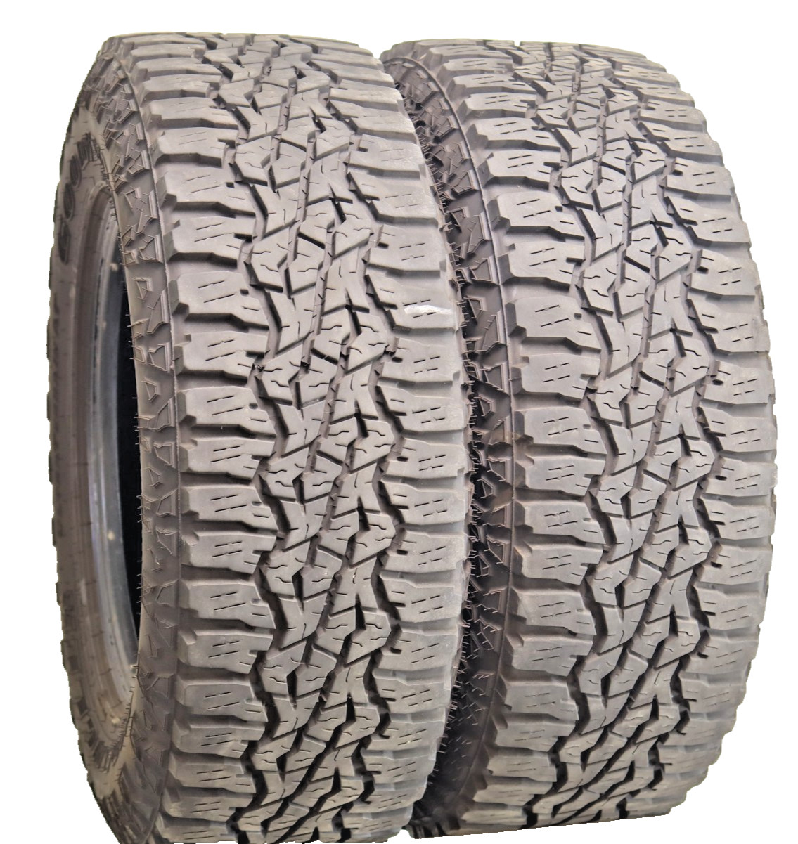 2 275/65R18 Goodyear Wrangler Ultra Terrain AT 123Q 12/32 DOT 4424 3924 S73 2 275/65R18 Goodyear Wrangler Ultra Terrain AT 123Q 12/32 DOT 4424 3924 S73