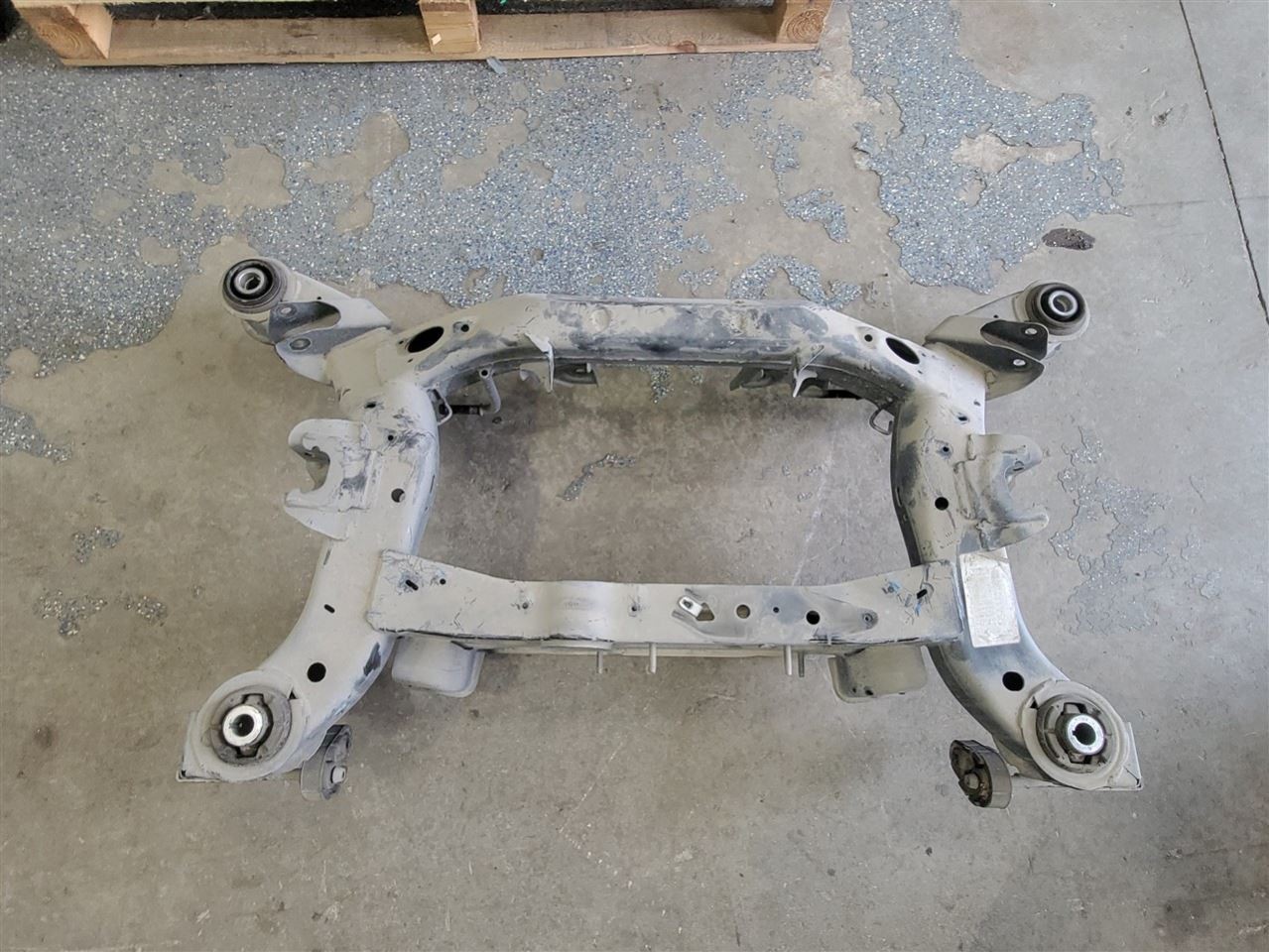 2016-2024 CAMARO SS REAR SUSPENSION CRADLE CROSSMEMBER 84495542 16-24