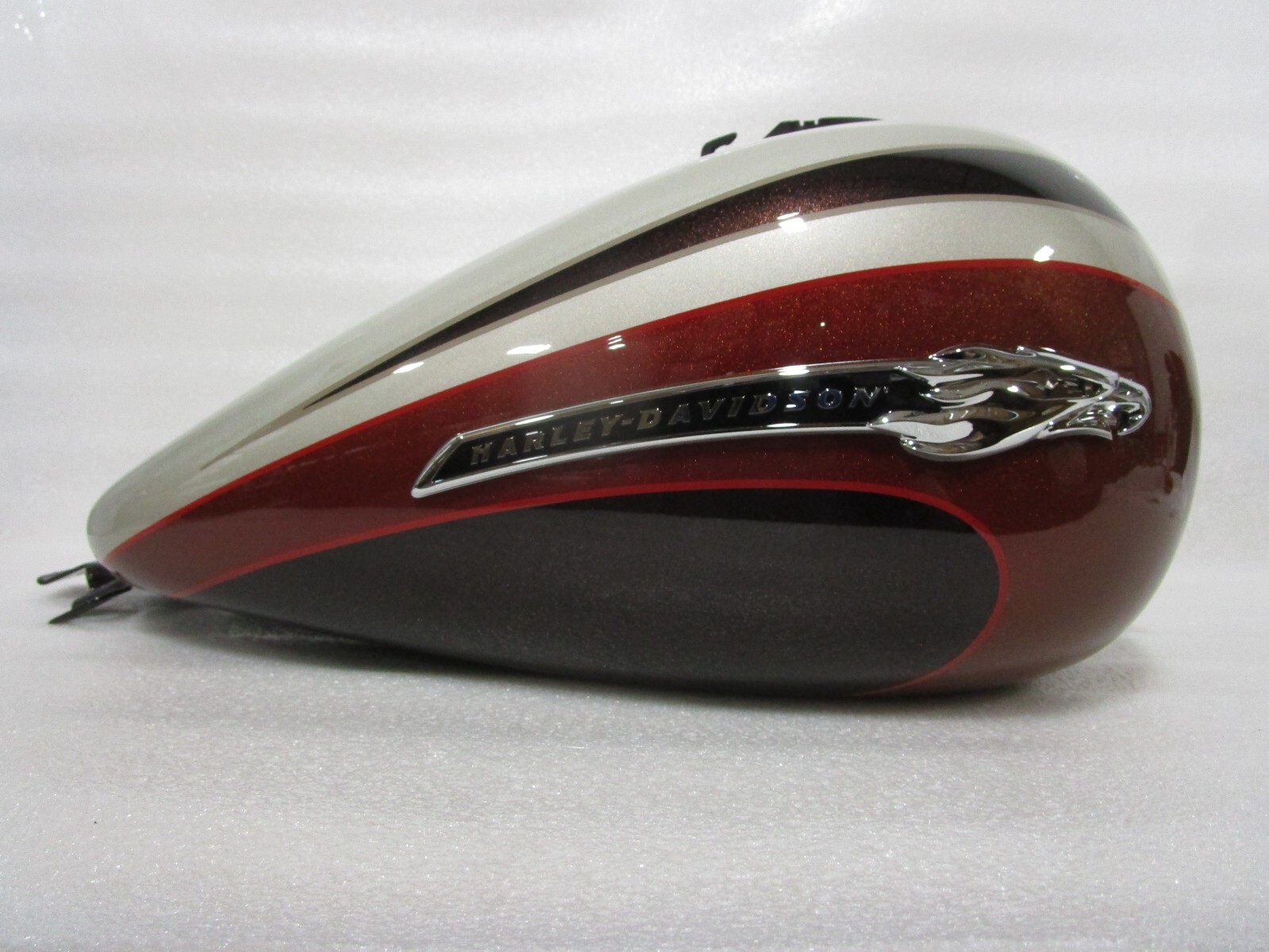 2011 Harley Davidson FLHXSE2 Street Glide CVO Gas Tank Autumn Haze Gunstock 2011 Harley Davidson FLHXSE2 Street Glide CVO Gas Tank Autumn Haze Gunstock