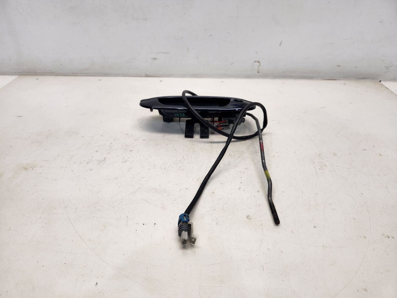 2006-07 Cadillac DTS Drivers Left Front Exterior Door Handle W/ Power*Blue 25U*