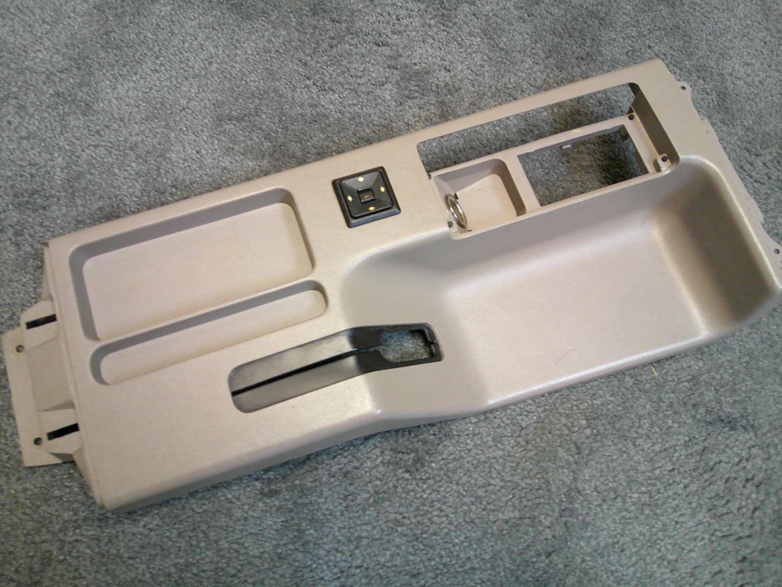 Very nice OEM factory 1987 - 1993 Ford Mustang center console cover tray Very nice OEM factory 1987 - 1993 Ford Mustang center console cover tray