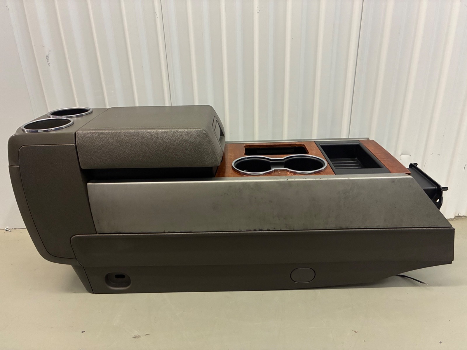 2007- 2017 FORD EXPEDITION - FRONT CENTER FLOOR CONSOLE - OEM - Gray 2007- 2017 FORD EXPEDITION - FRONT CENTER FLOOR CONSOLE - OEM - Gray