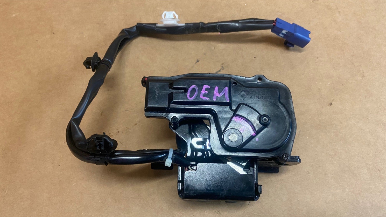 2010 - 2015 Toyota Prius Trunk Lock Actuator 2011 - 2017 Lexus CT200h