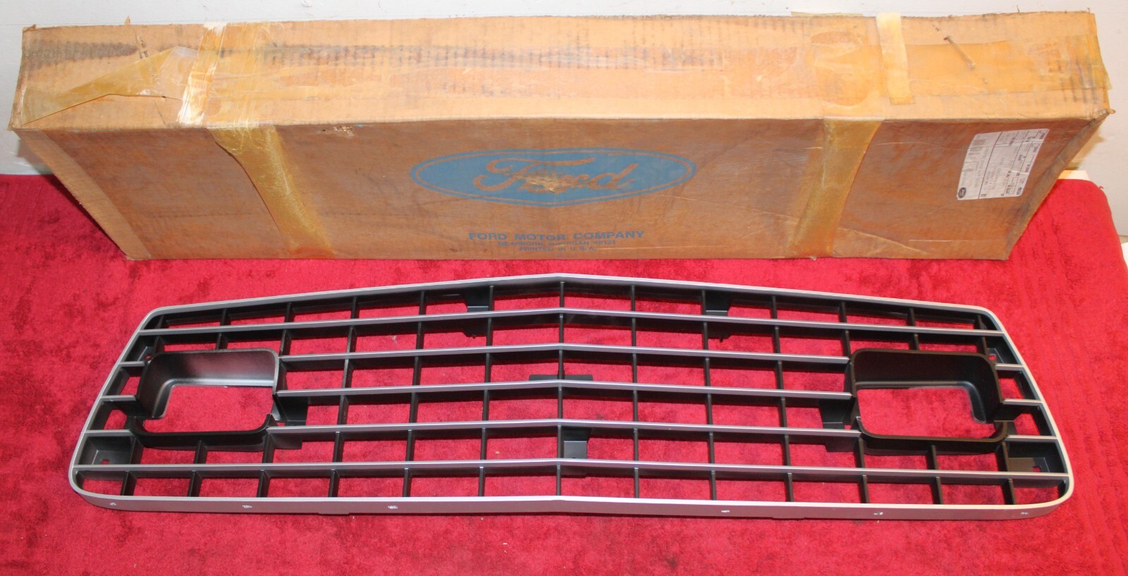 1975 1976 1977 1978 Ford Mustang II Ghia Mach 1 Rallye NOS FRONT RADIATOR GRILLE