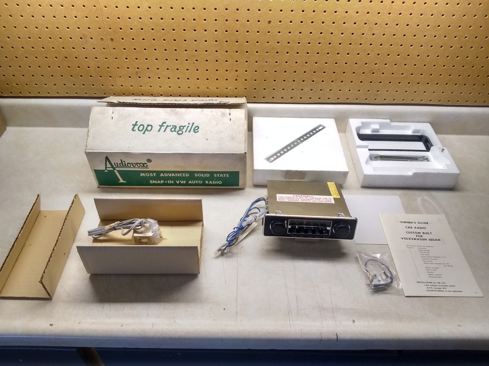 RARE VTG NOS Audiovox C-440 Solid State Snap-In VW Auto Radio, 6/12 Volts, 58-67