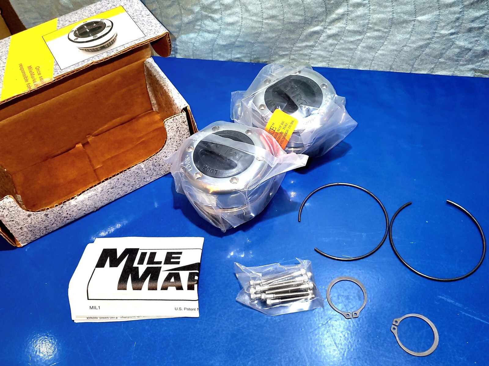 Mile Marker 302 Street Master Manual Hubs, Pair of two, 19 Spline,  Chrome, NOS