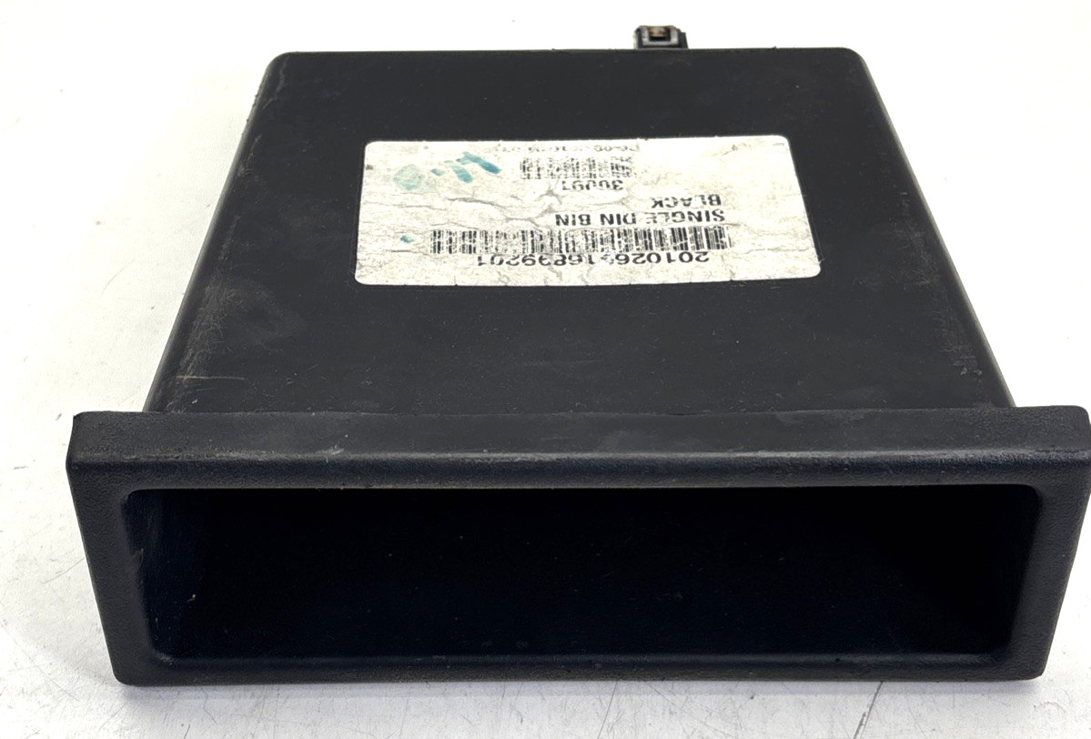 INTERNATIONAL GLOVE BOX  P/N: 16898867