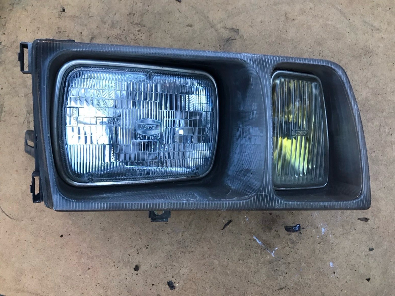 OEM 1981-1985 Mercedes 300SD 3.0L Right Passenger Headlight OEM 1981-1985 Mercedes 300SD 3.0L Right Passenger Headlight