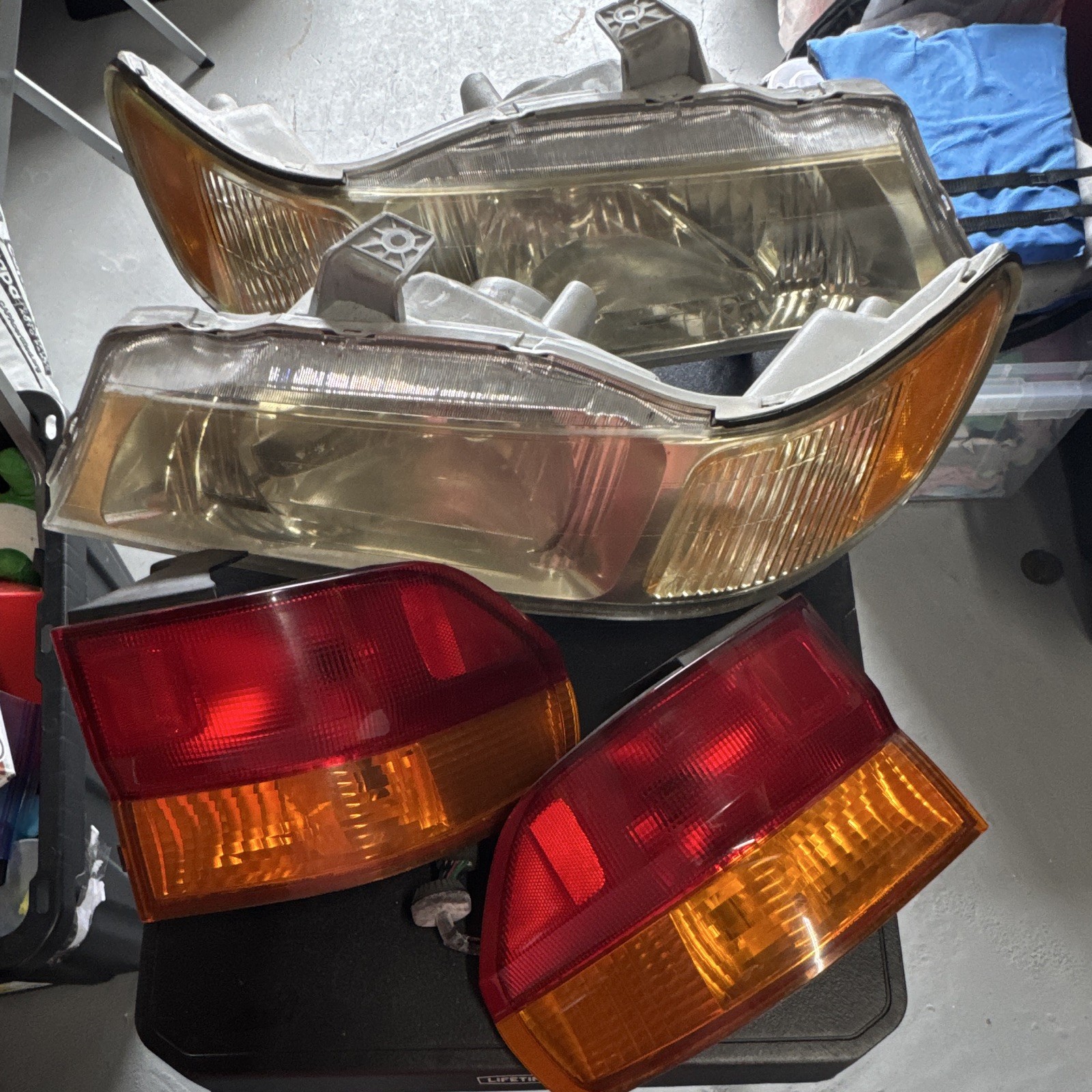 2000-2004 Honda Odyssey Front Head Lights And Rear Brake Lights Assembly 2000-2004 Honda Odyssey Front Head Lights And Rear Brake Lights Assembly