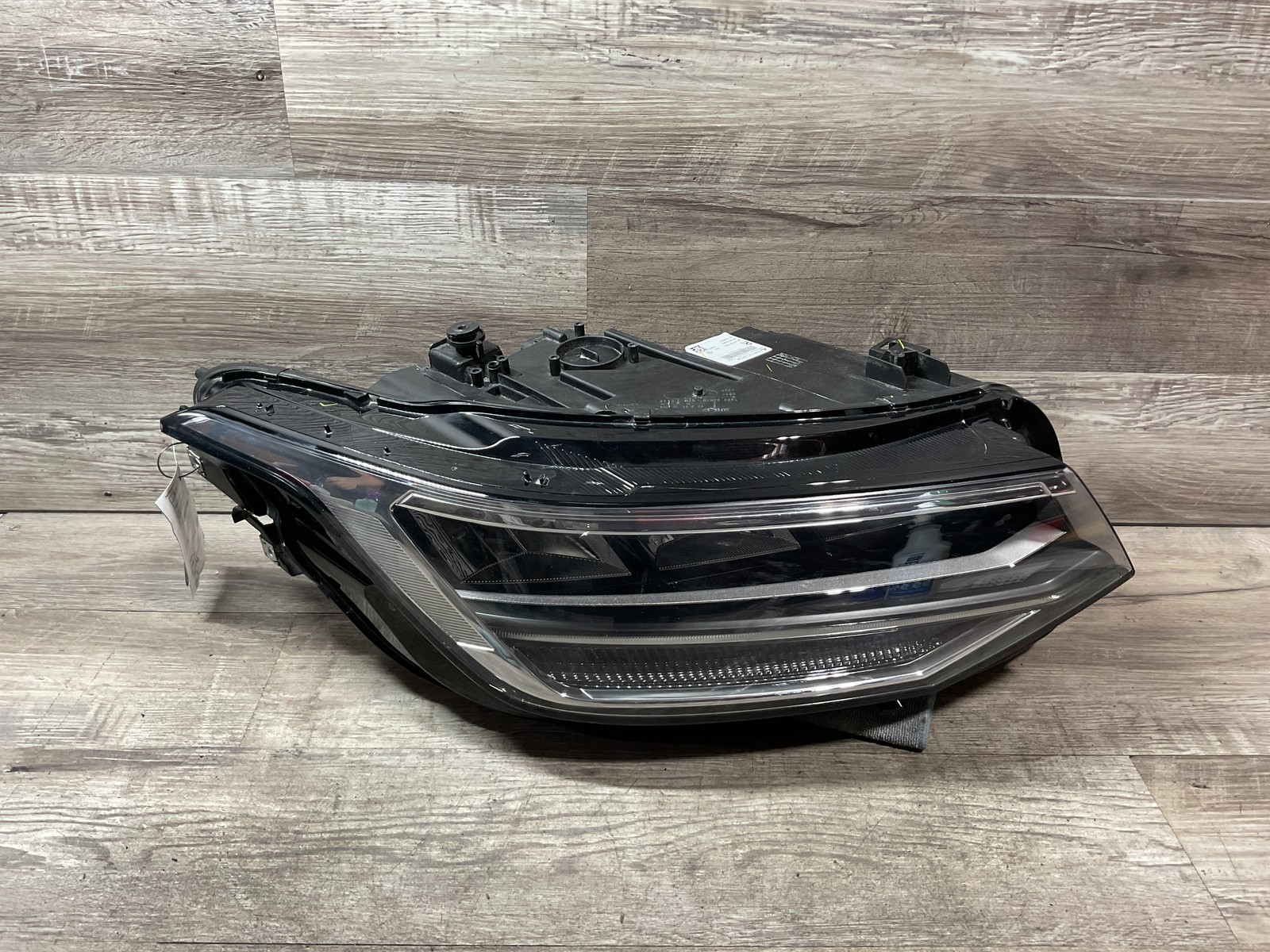 USED - 2022-2024 Volkswagen Tiguan R Headlamp LED - OEM