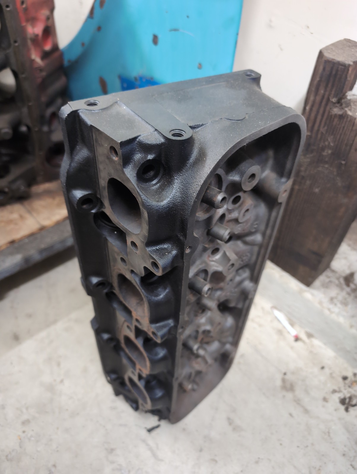 Big-Block Chevrolet (BBC) cylinder head P/N: 14097088 (2 available) Big-Block Chevrolet (BBC) cylinder head P/N: 14097088 (2 available)