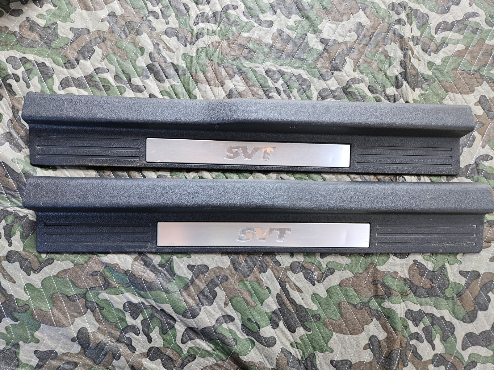 2007 2008 2009 Ford Mustang GT500 SVT Scuff Sill Plate Pair Plates Left Right 2007 2008 2009 Ford Mustang GT500 SVT Scuff Sill Plate Pair Plates Left Right