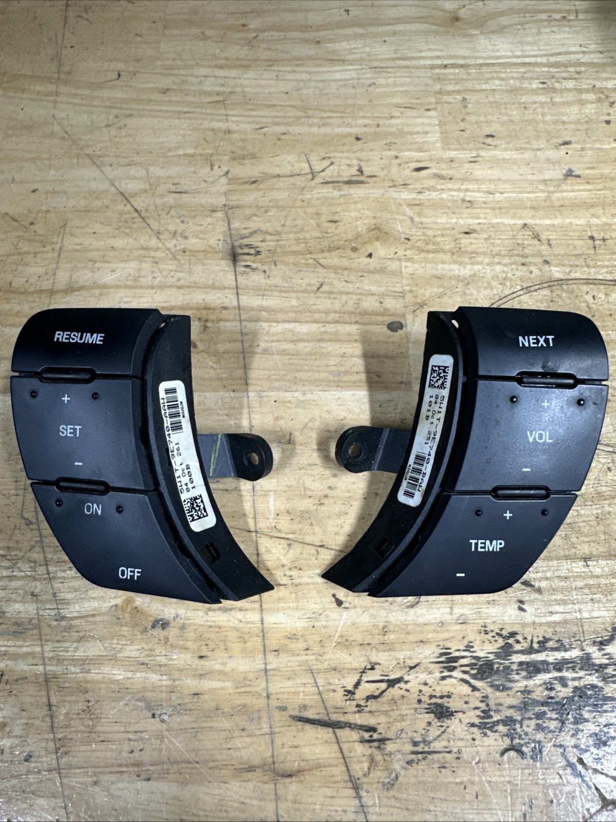 OEM 2005-11 Lincoln Town Car Steering Wheel Cruise Control & HVAC / Audio Switch OEM 2005-11 Lincoln Town Car Steering Wheel Cruise Control & HVAC / Audio Switch