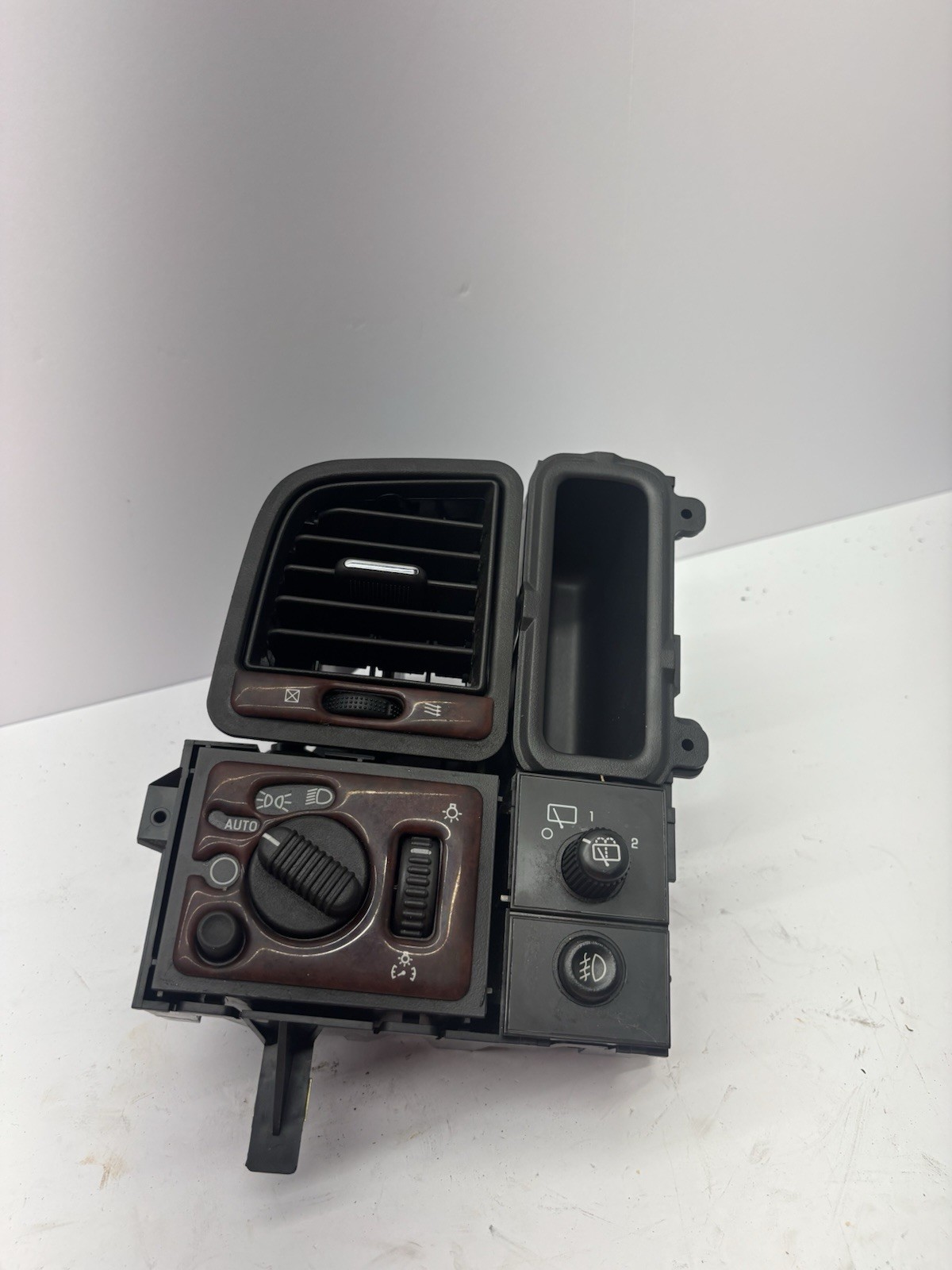 2005-06 Cadillac Escalade platinum black and chrome rare air vents 2005-06 Cadillac Escalade platinum black and chrome rare air vents