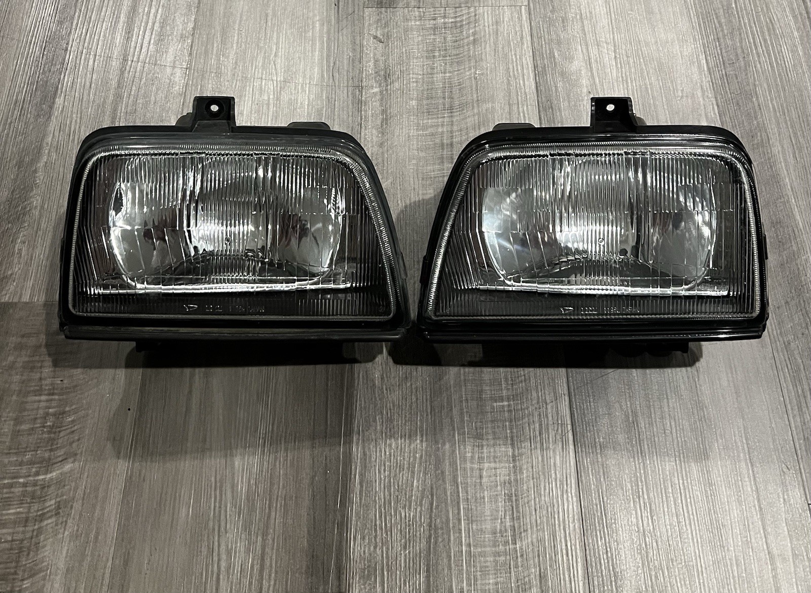 OEM JDM DAIHATSU Mira 1985-1990 E-L70S Right + Left Headlamp Set