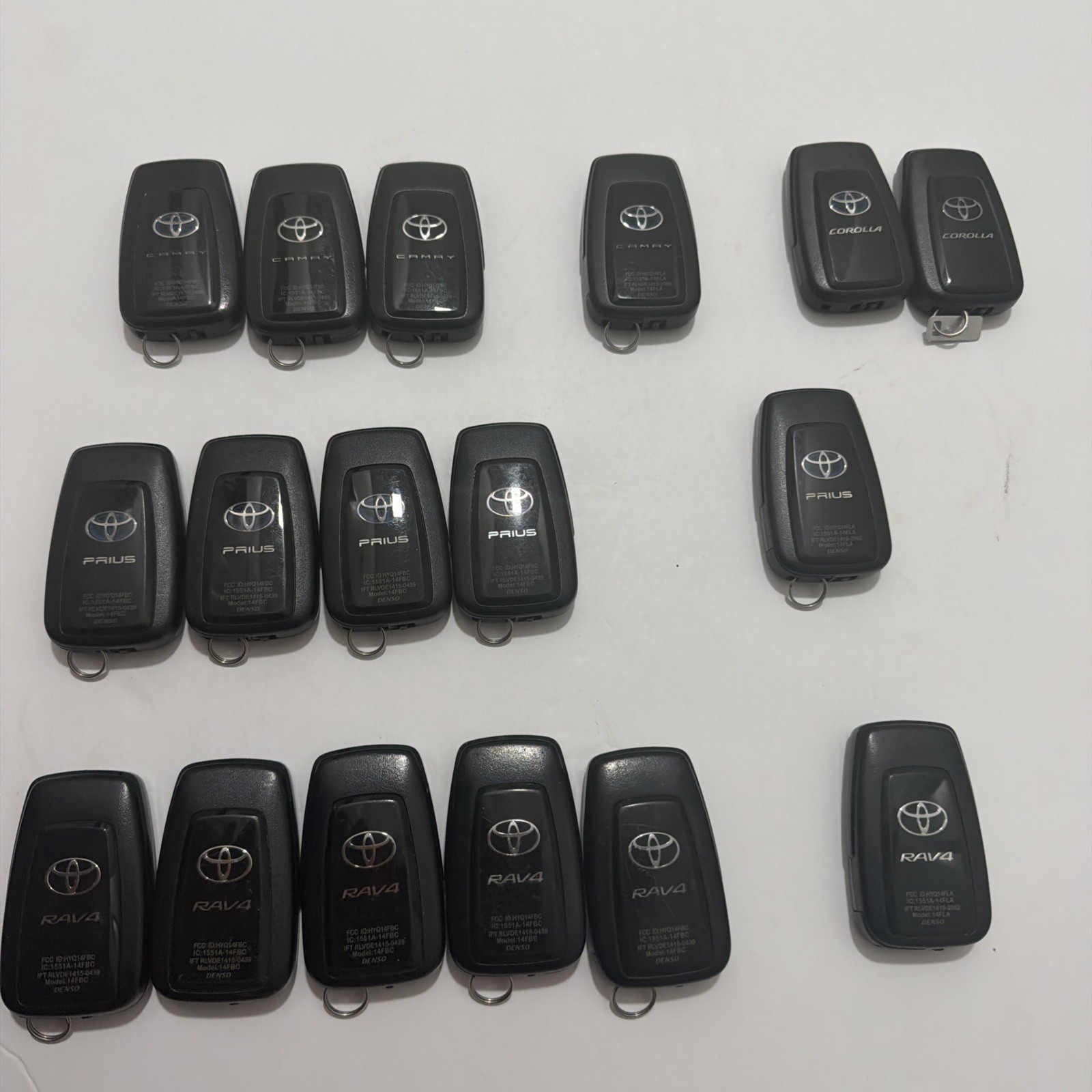 LOT OF 17 OEM Toyota Smart Key Remote FOB Lot - Used LOT OF 17 OEM Toyota Smart Key Remote FOB Lot - Used