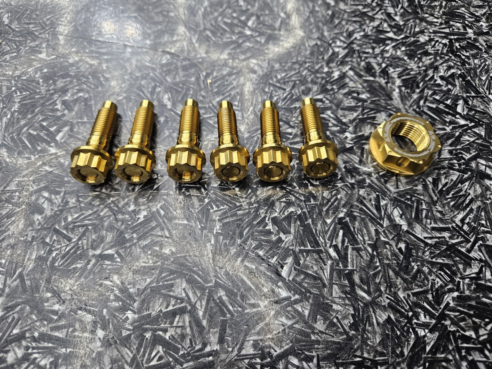 NEW  24K GOLD TITANIUM STUDS +NUTS + NUTS FOR REAR AXLE  YAMAHA FZ09  MT09 