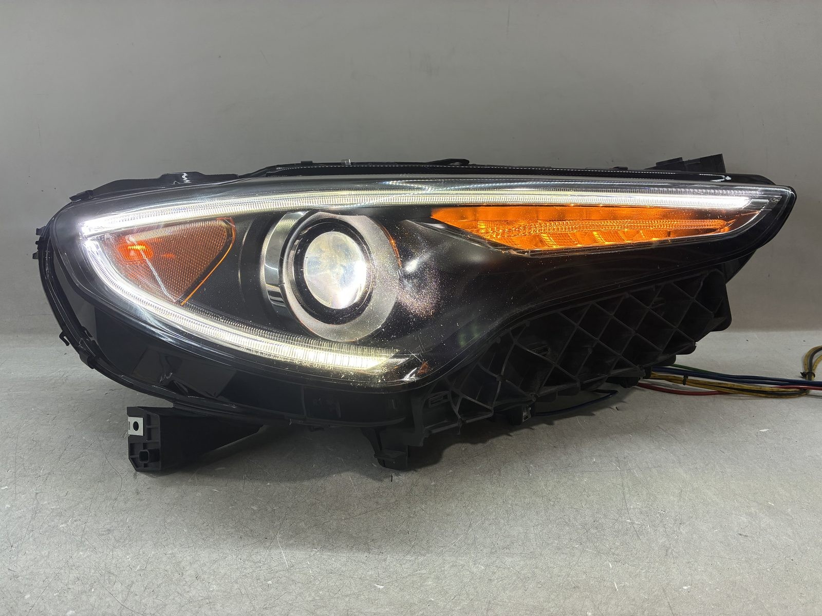2017 2023 ALFA ROMEO STELVIO HEADLIGHT OEM RH RIGHT PASSENGER SIDE HID 50563960