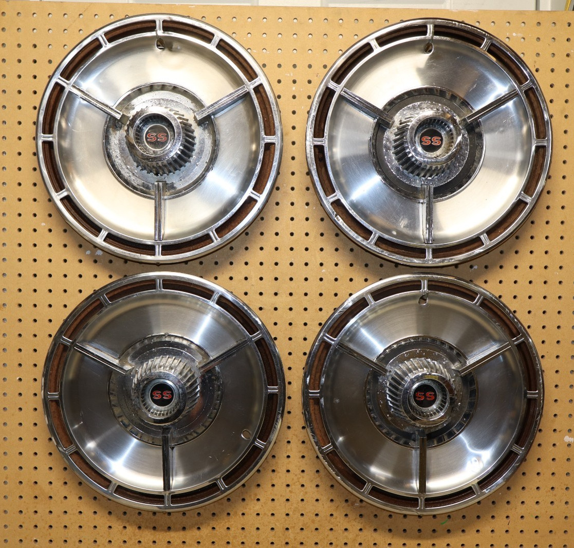 VINTAGE 1964 CHEVY CHEVELLE NOVA IMPALA SS SPINNER HUBCAPS WHEEL COVERS
