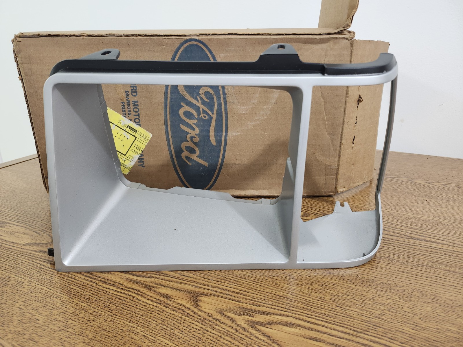 NOS 1981 FORD ESCORT LH HEADLAMP DOOR TRIM BEZEL OEM E1FZ13064h