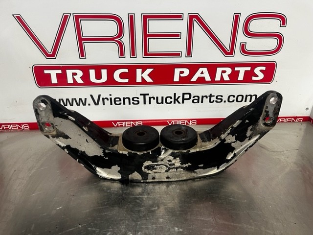 PETERBILT SUPPORT-ENGINE FRONT CAST ALUM 05-15046M002 PETERBILT SUPPORT-ENGINE FRONT CAST ALUM 05-15046M002