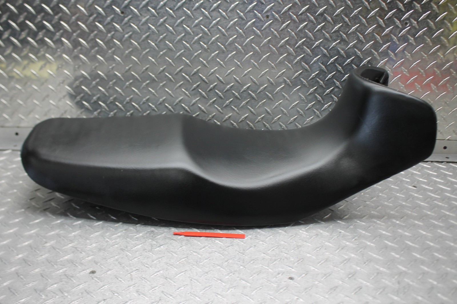 1993-1999 KAWASAKI ZZR1100 ZEPHYR FRONT RIDER SEAT SADDLE 53001-1701-MA