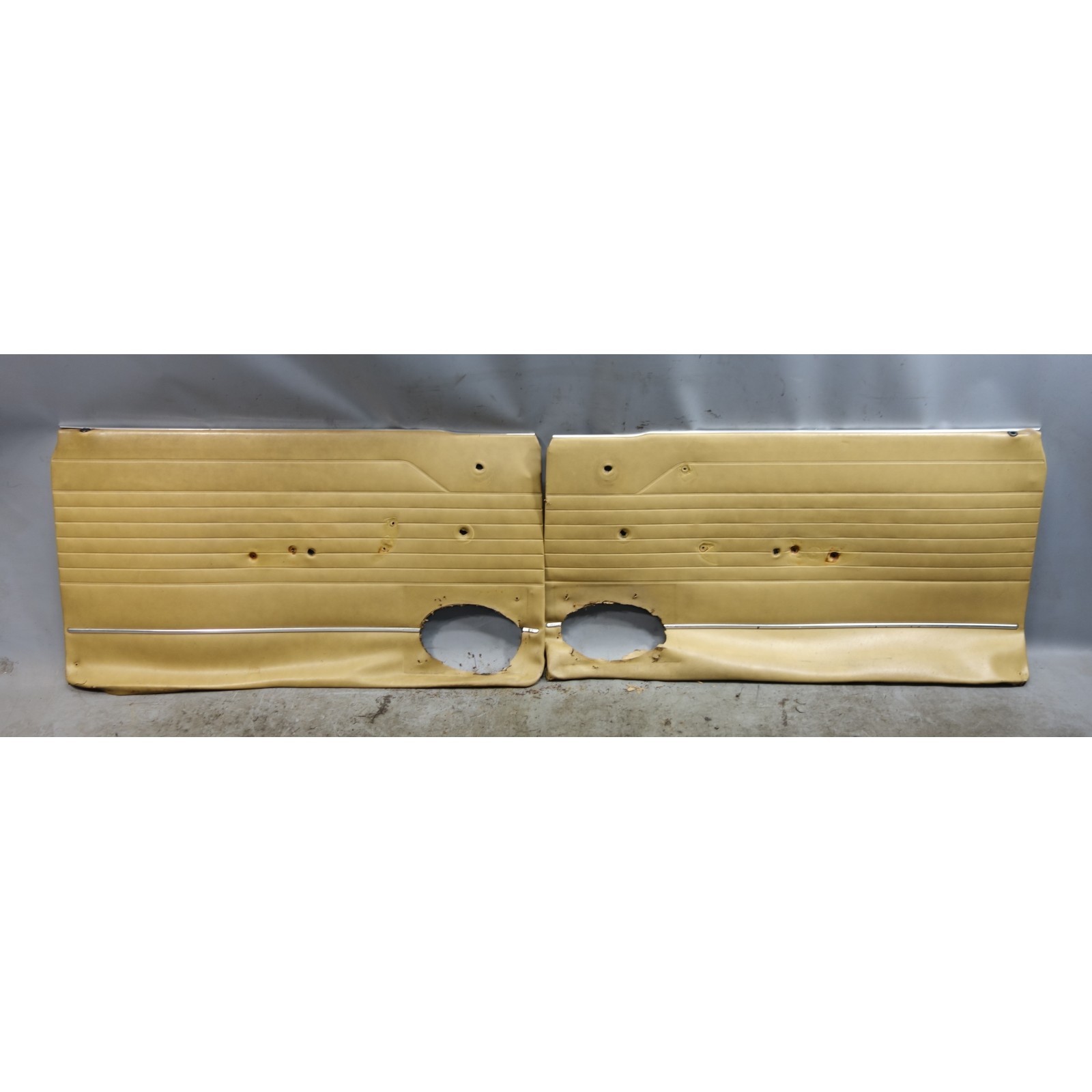Damaged 67-76 BMW 114 1602 2002 Coupe Front Interior Door Panels Beige OEM