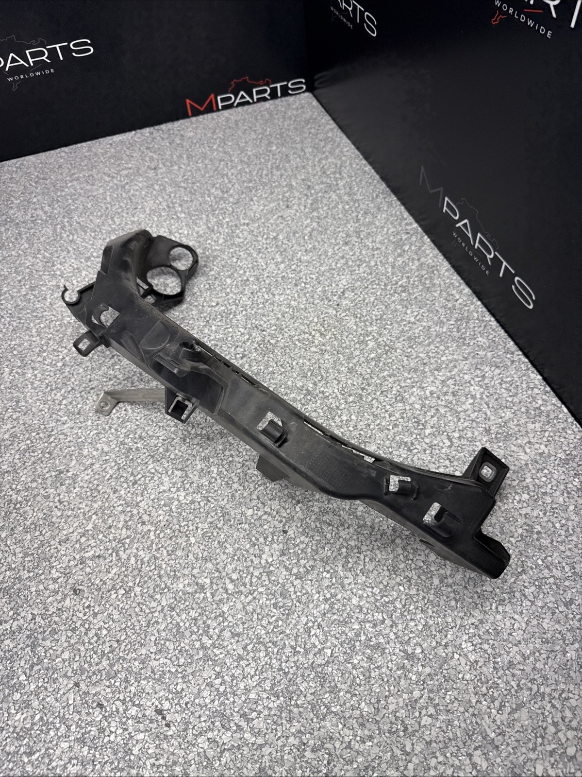 BMW 08-13 E90 E92 E93 M3 RIGHT FRONT HEADLIGHT BRACKET 51648040552 8040552