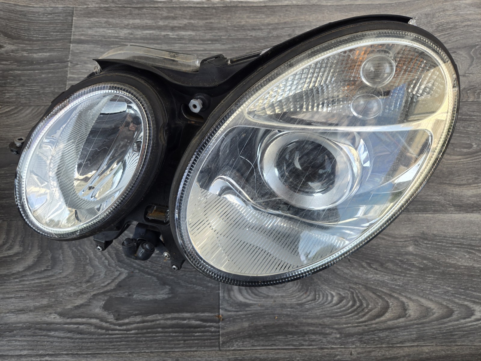 2003-2006 Mercedes W211 Bi Xenon Headlight Left Driver E320 E350 E500 E55 AMG 2003-2006 Mercedes W211 Bi Xenon Headlight Left Driver E320 E350 E500 E55 AMG