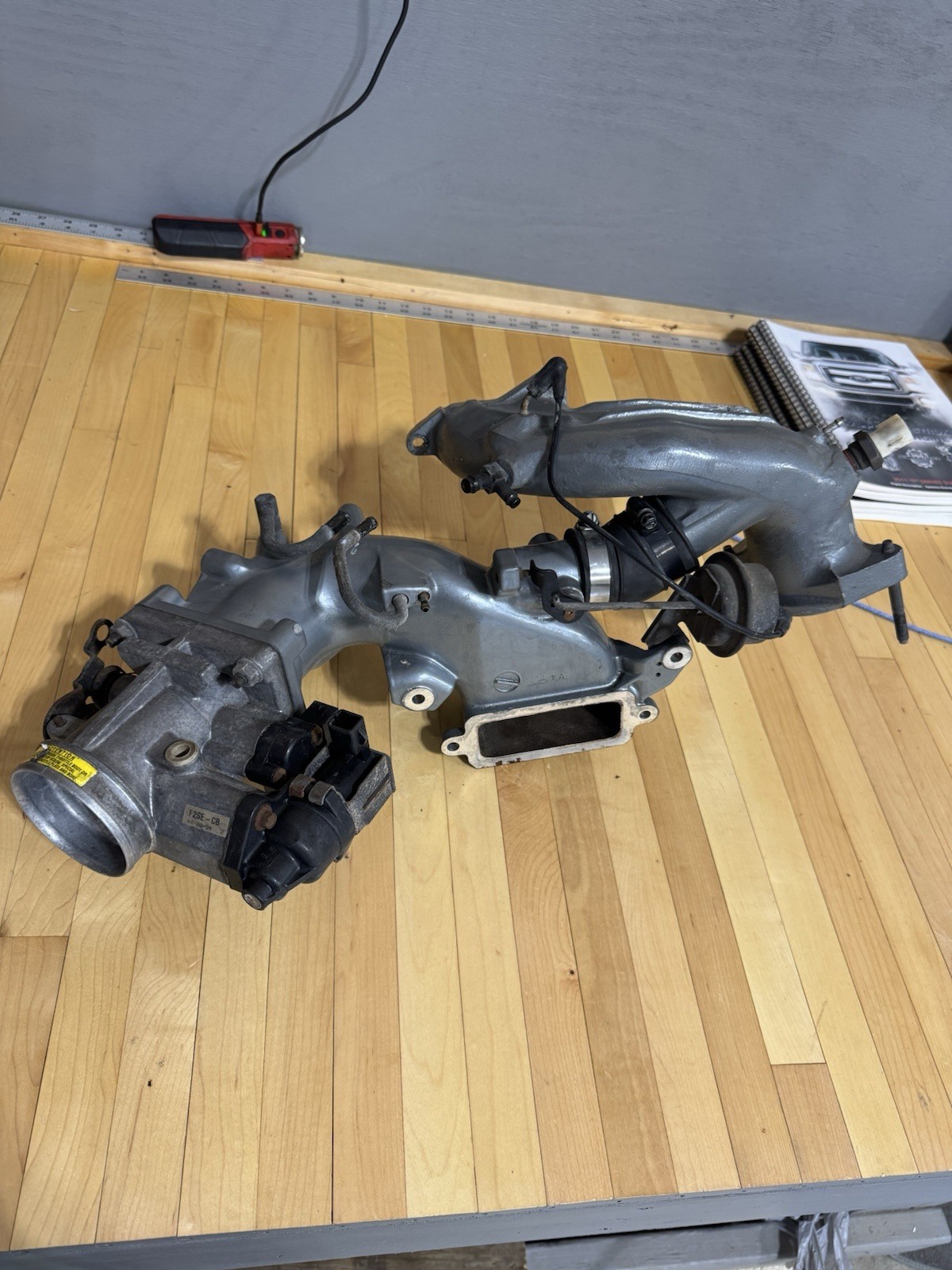 Supercharger Inlet Plenum Throttle Body 1995 94 Thunderbird SC 3.8L Supercharged Supercharger Inlet Plenum Throttle Body 1995 94 Thunderbird SC 3.8L Supercharged