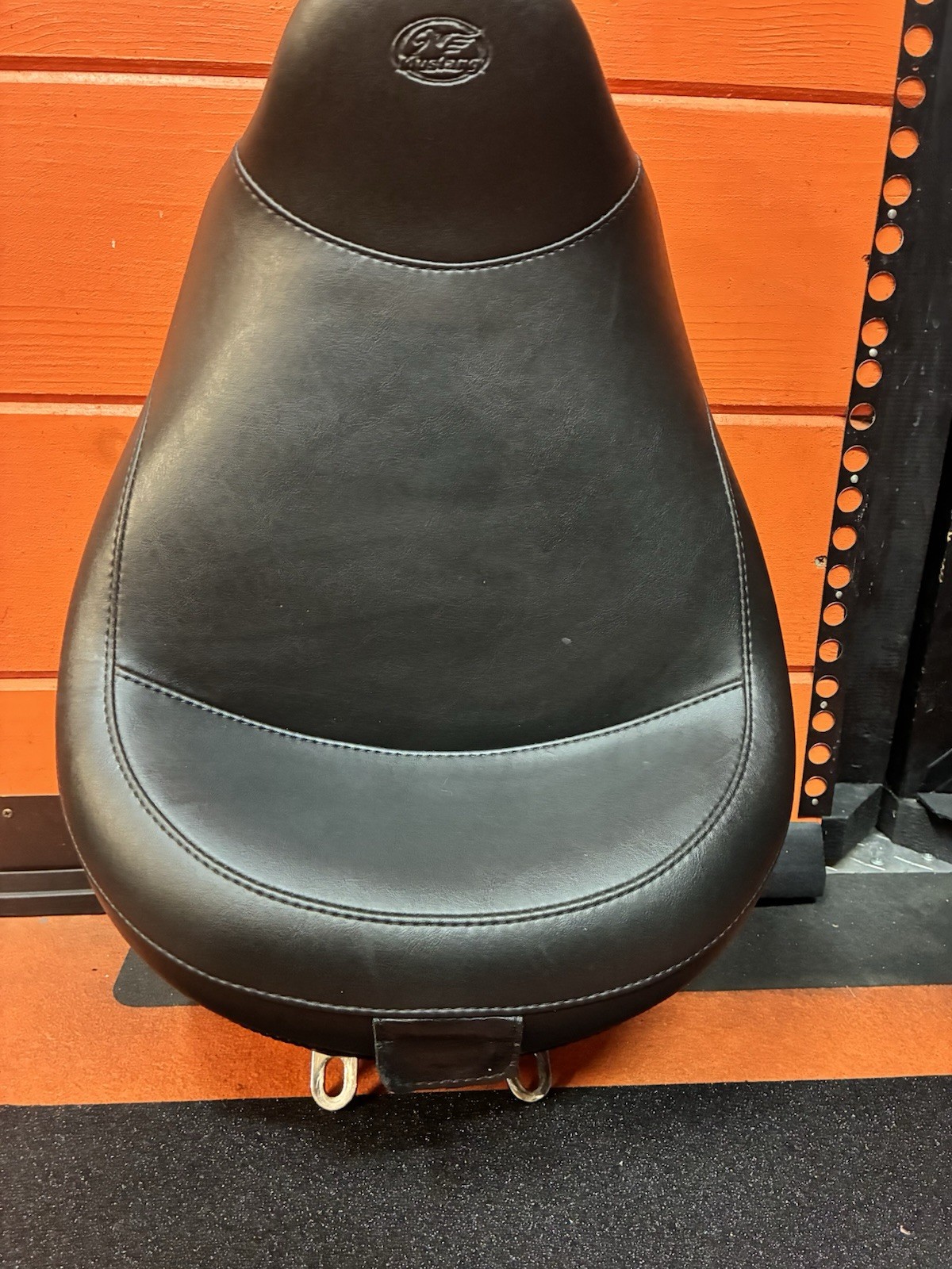 Mustang Solo Seat W/backrest Mustang Solo Seat W/backrest