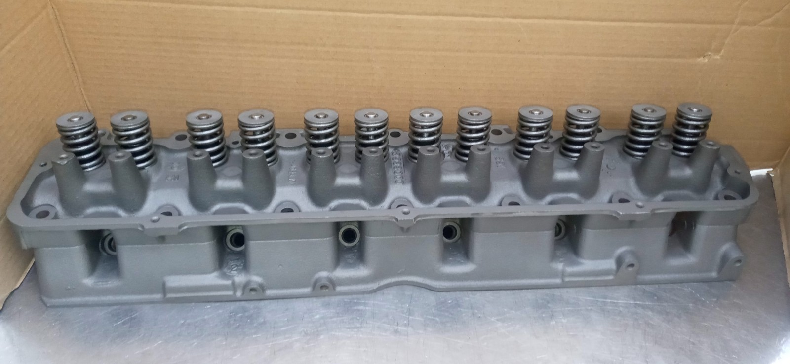Inline -6  CYLINDER HEAD 1970-89 258 cu.in. Jeep 4.2   8933000