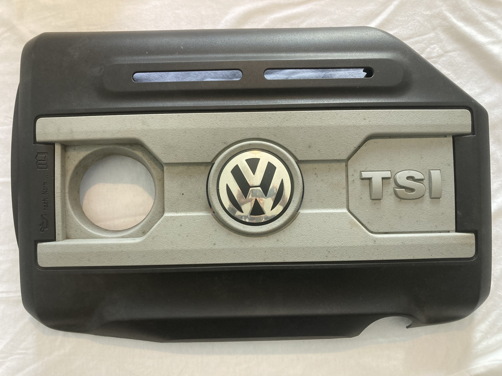 09 10 11 12 13 14 15 16 VW EOS Engine Cover OEM  used 
