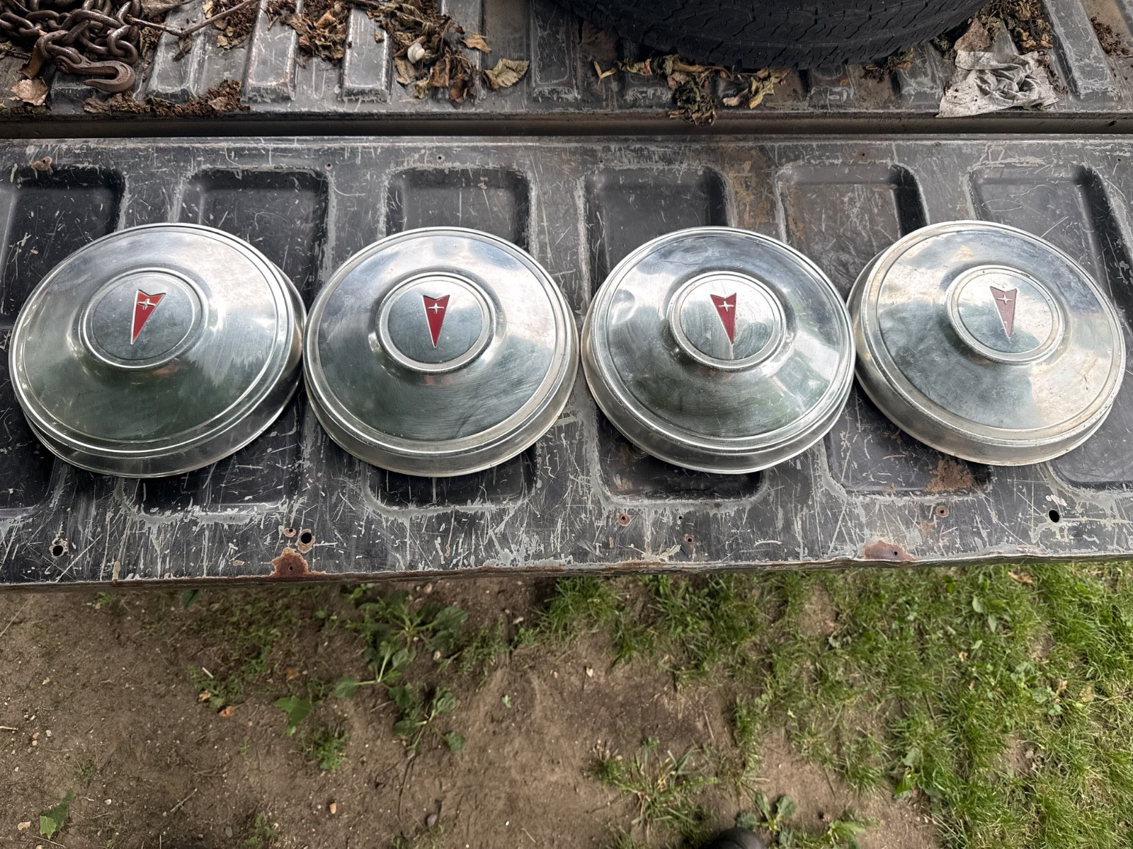 Set of 4 Vintage Pontiac Dog Dish Center Caps For 1976 - 1981 Grand Prix Lemans Set of 4 Vintage Pontiac Dog Dish Center Caps For 1976 - 1981 Grand Prix Lemans