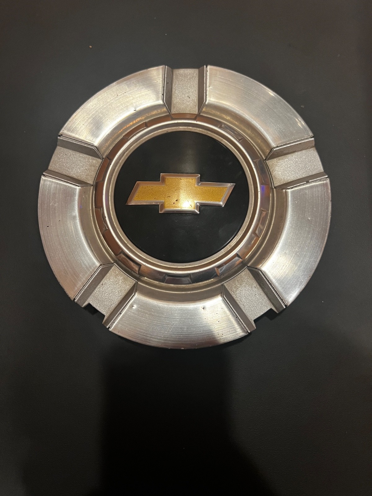 One Factory Chevy Suburban Tahoe Avalanche Pickup center cap hubcap 9596343