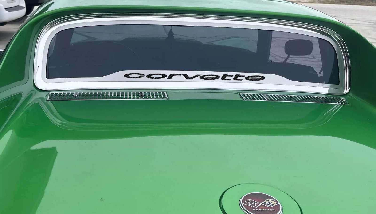 1968-1975 C3 CORVETTE COUPE REAR WINDOW FRAME POLISHED \'CORVETTE\' FONT | CARBON