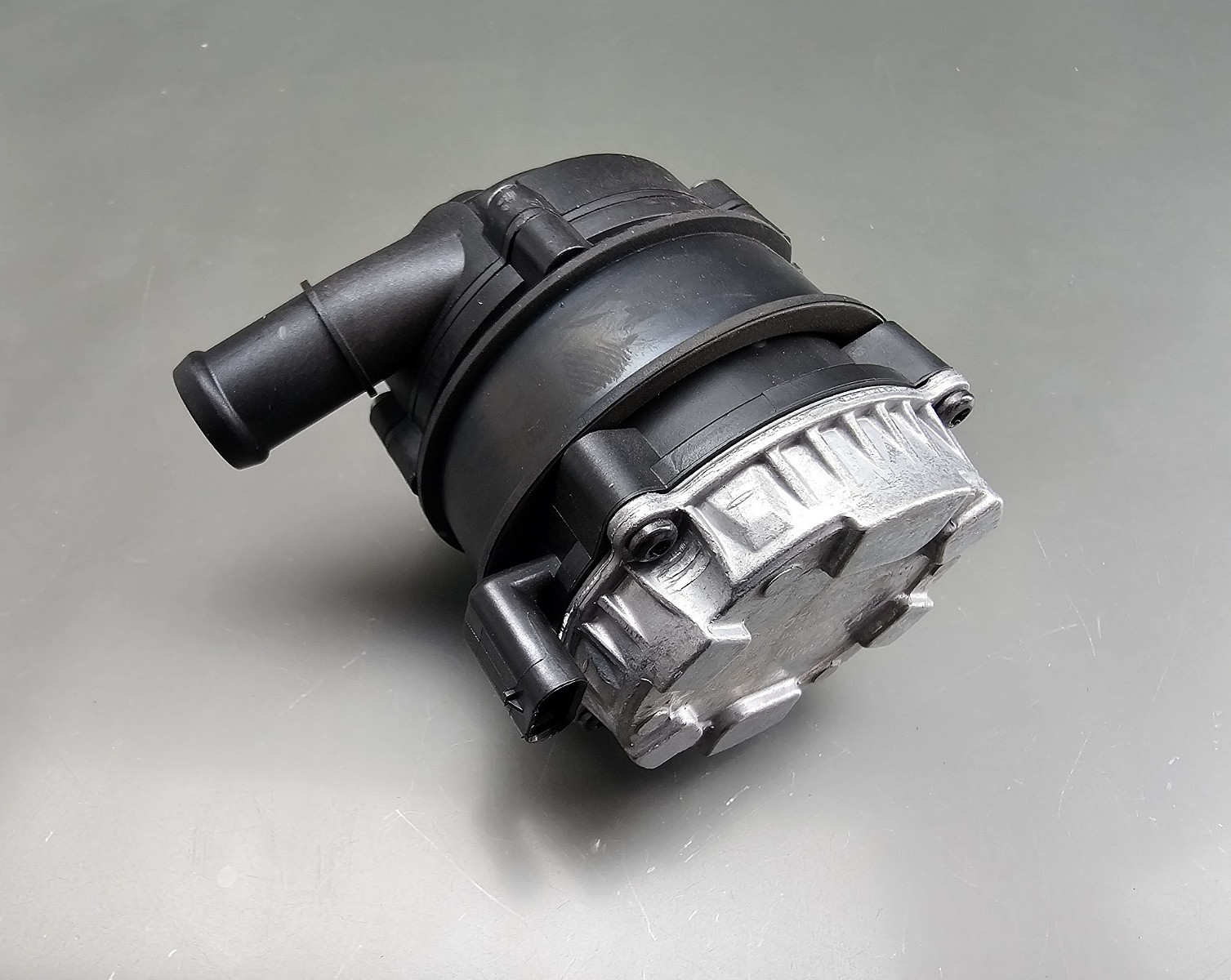 Orig VW Audi Seat Skoda Bosch Coolant Pump Additional Water Pump 12V 04L965567A
