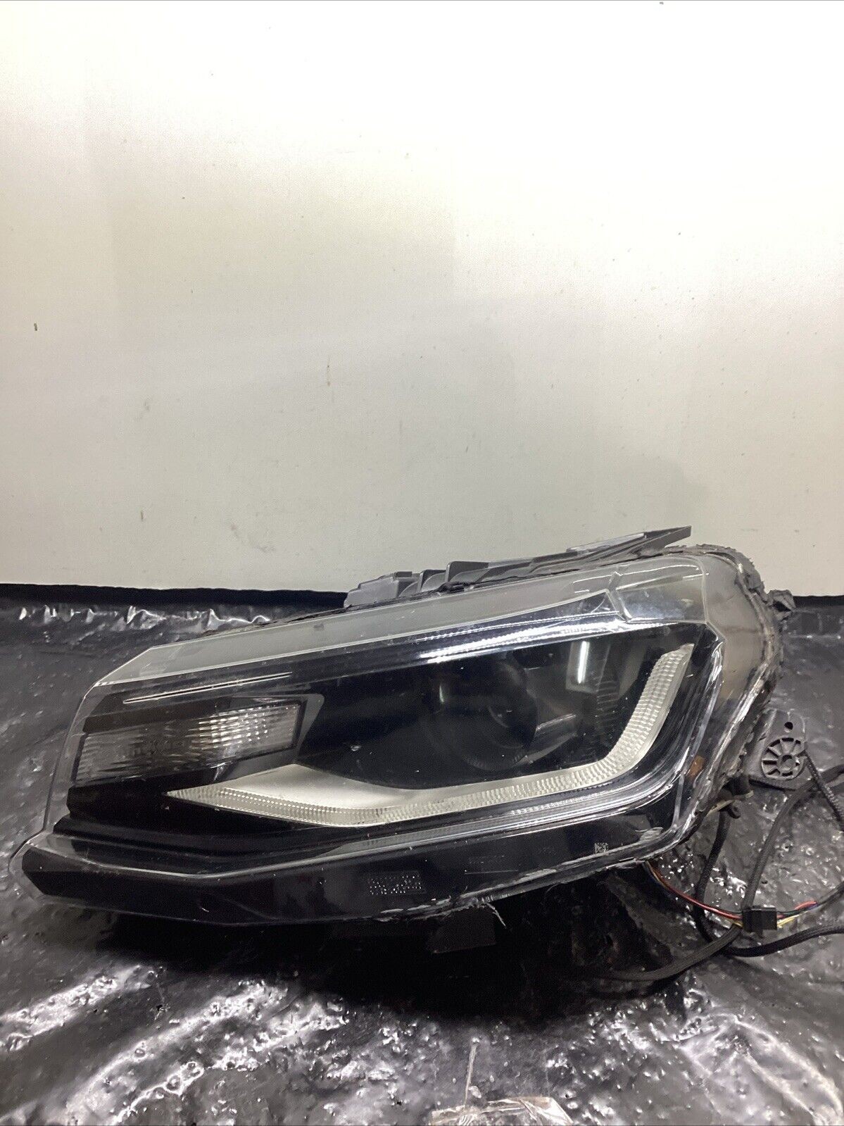 2016-2022 Chevrolet Camaro OEM HID Left Headlight