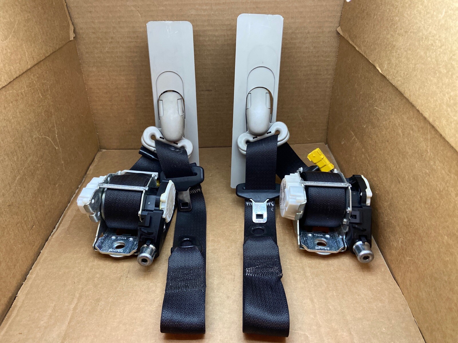 2011-2020 Grand Caravan Town Country Front Seat Belt Seatbelt Retractor Set 2011-2020 Grand Caravan Town Country Front Seat Belt Seatbelt Retractor Set