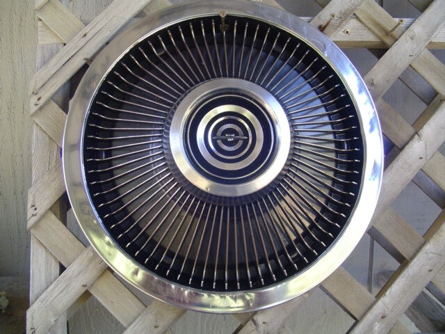 CLASSIC VINTAGE 1968 69 FORD T BIRD THUNDERBIRD HUBCAPS WHEEL COVERS CENTER CAPS