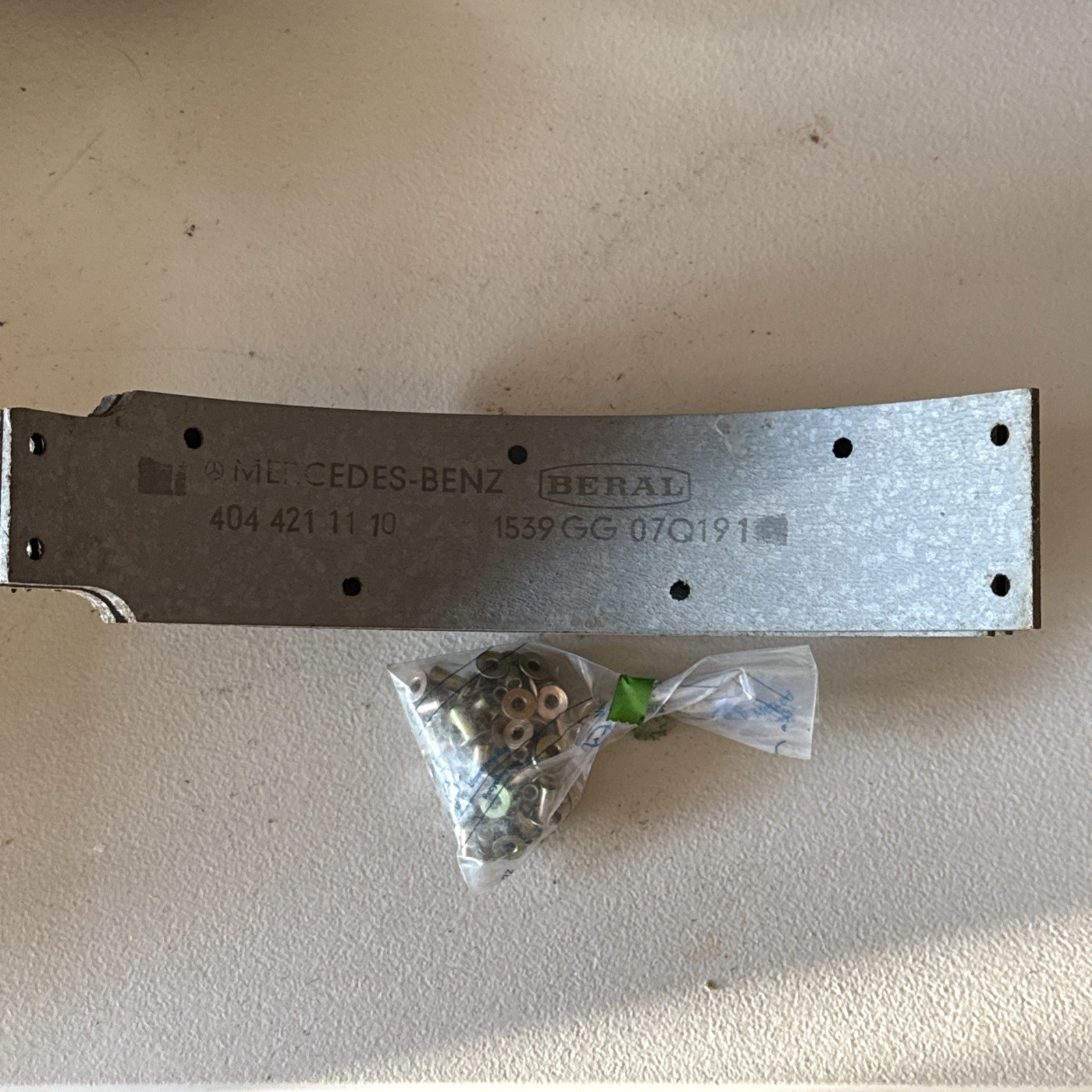 NOS Mercedes Unimog 404 Brake Shoe Linings Beral OEM A4044211170 W/ Rivets