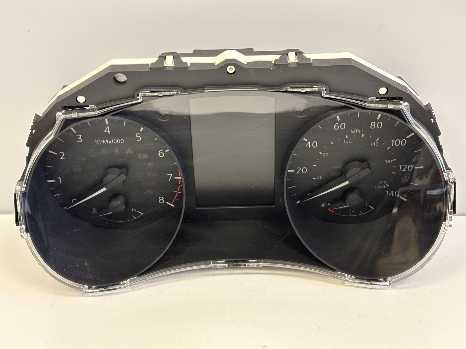 2017 Nissan Rogue SV Speedometer Instrument Cluster Guage (58,121 MILES) 2017 Nissan Rogue SV Speedometer Instrument Cluster Guage (58,121 MILES)